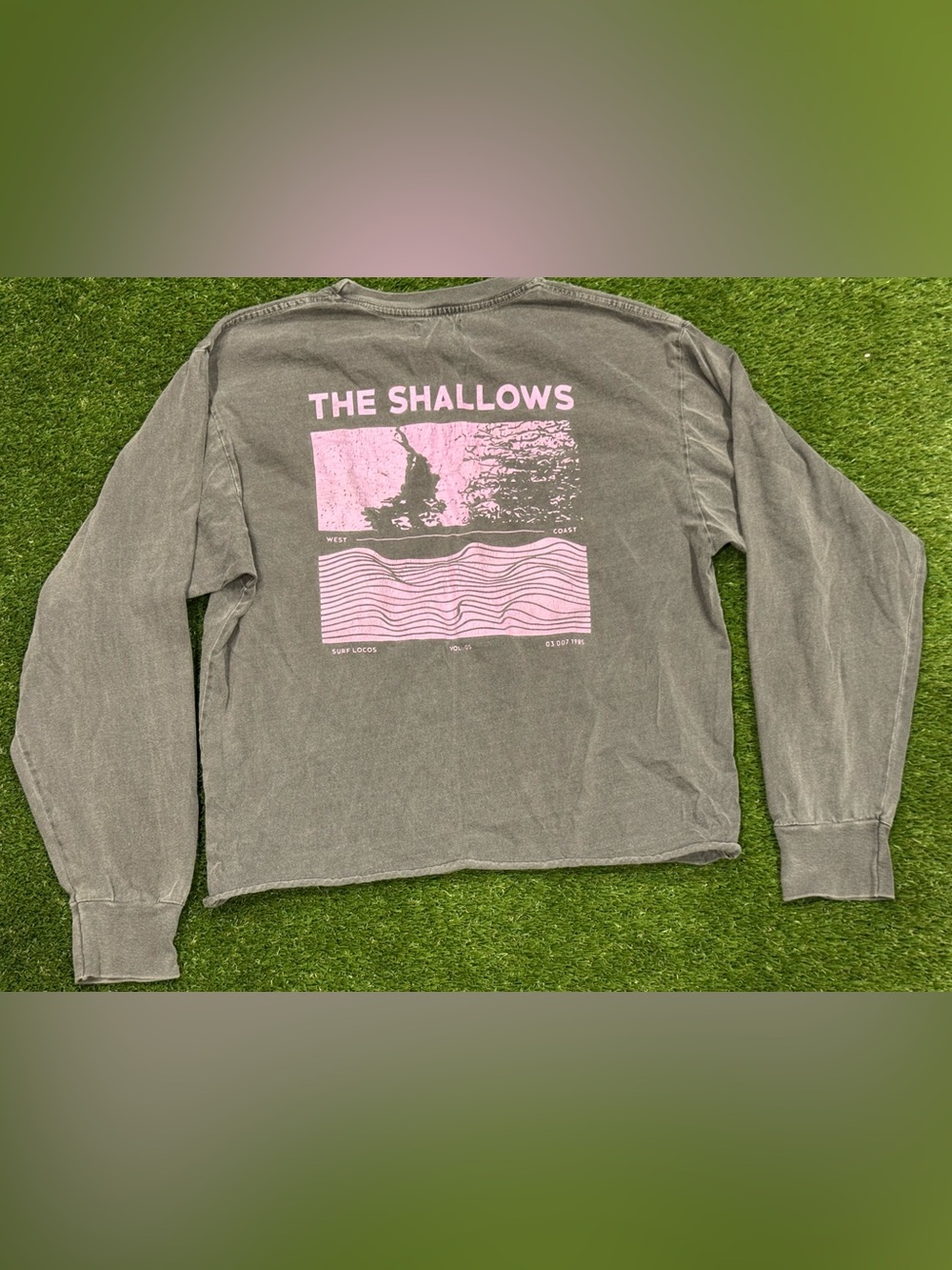 Surf Locos The Shallows Beach Women’s Crop Shirt Medium Pink Gray Long Sleeve